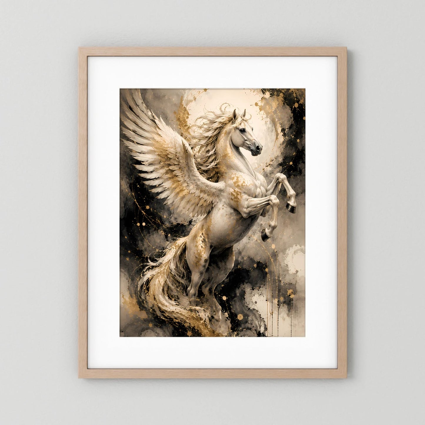 Poster im hellen Holzrahmen mit weißem Rand: abstrakter Pegasus in Gold- und Grautönen