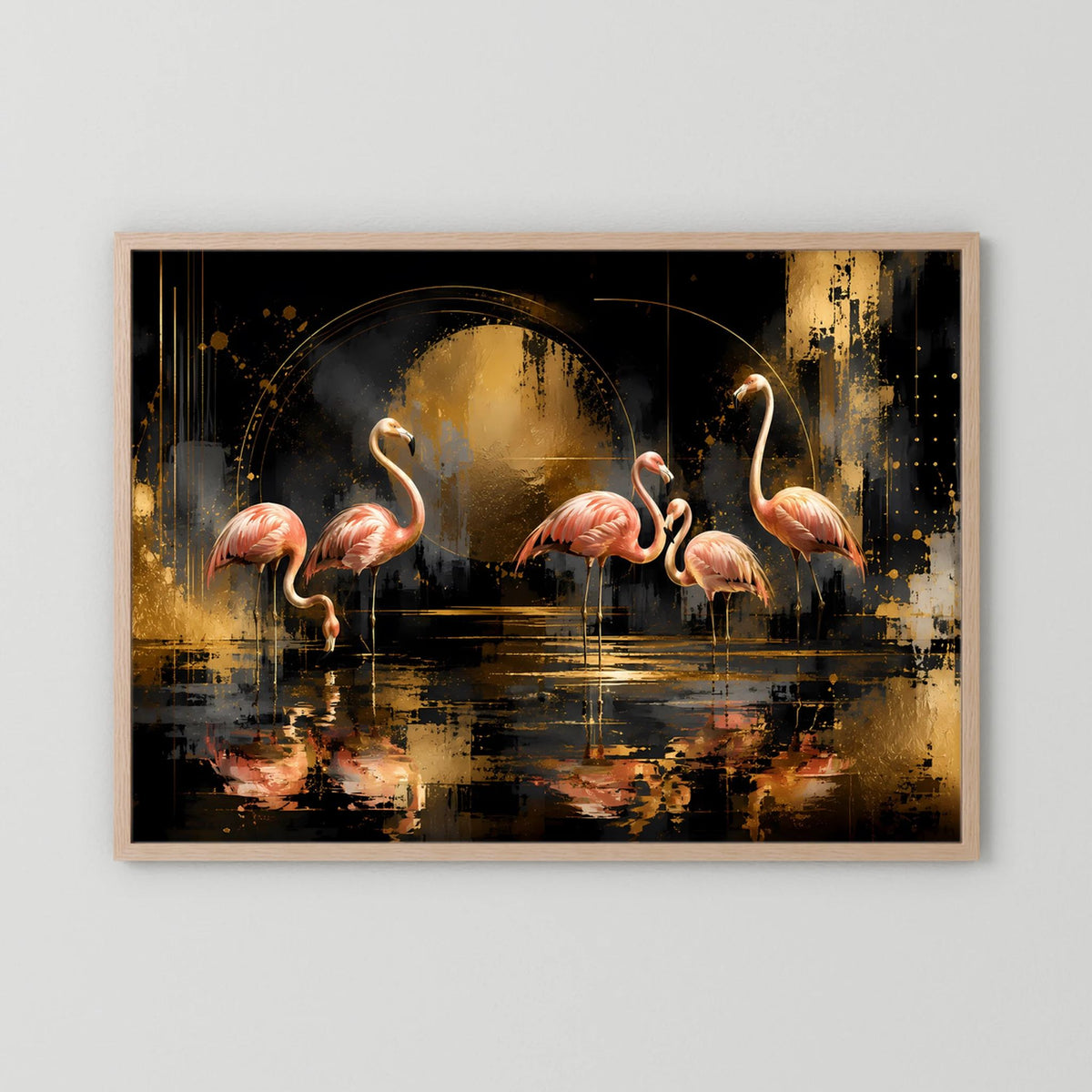 Poster mit abstrakten Flamingos in Rosa, Schwarz und Gold im hellen Holzrahmen