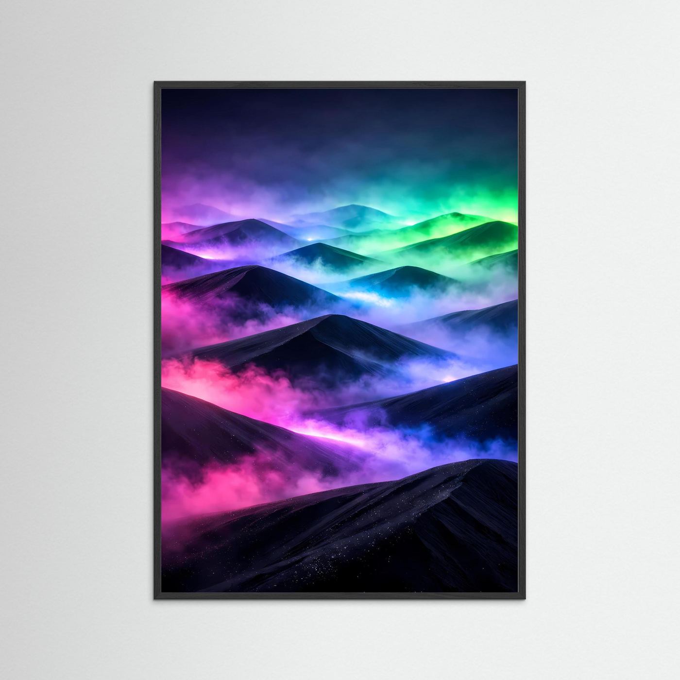 Hochformatiges Poster im schwarzen Rahmen mit Neonfarbenen Dünen und Polarlicht in Magenta, Cyan & Smaragd