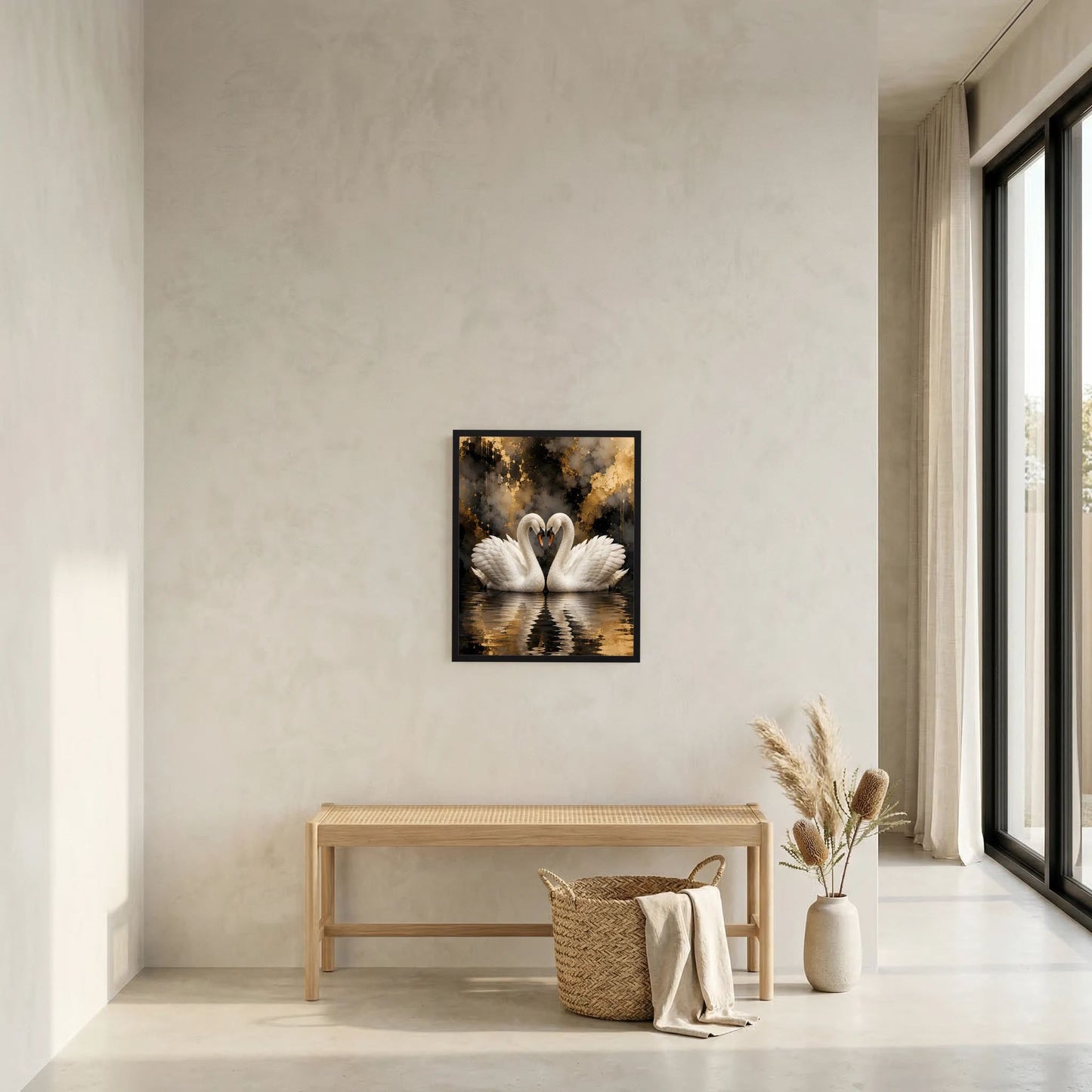 Gerahmtes Kunstposter mit zwei weißen Schwänen auf Wasser mit dunklem Gold-Hintergrund