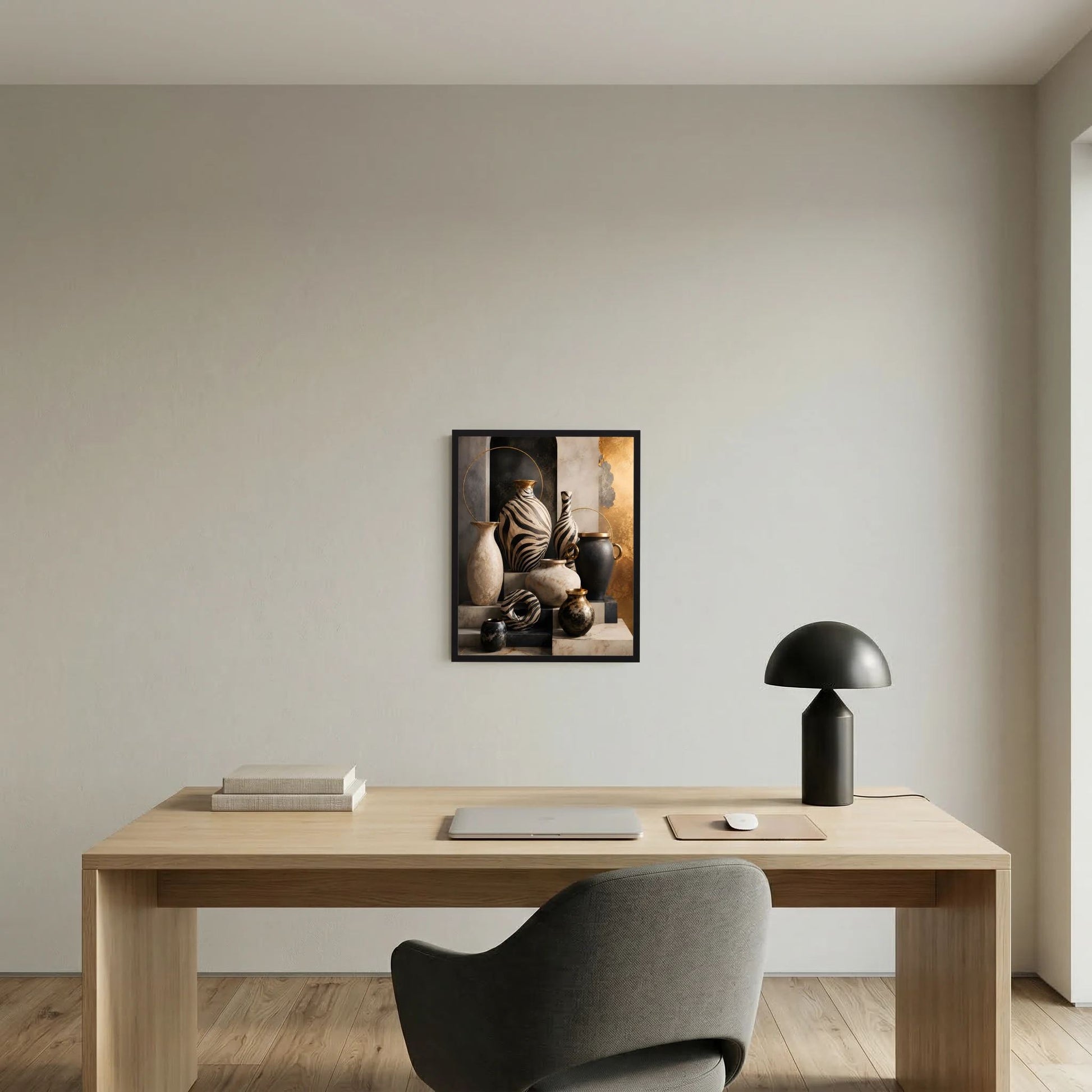 Gerahmtes Hochformat-Wandposter mit Zebra-Vasen-Motiv: Keramik in Schwarz, Weiß und Gold