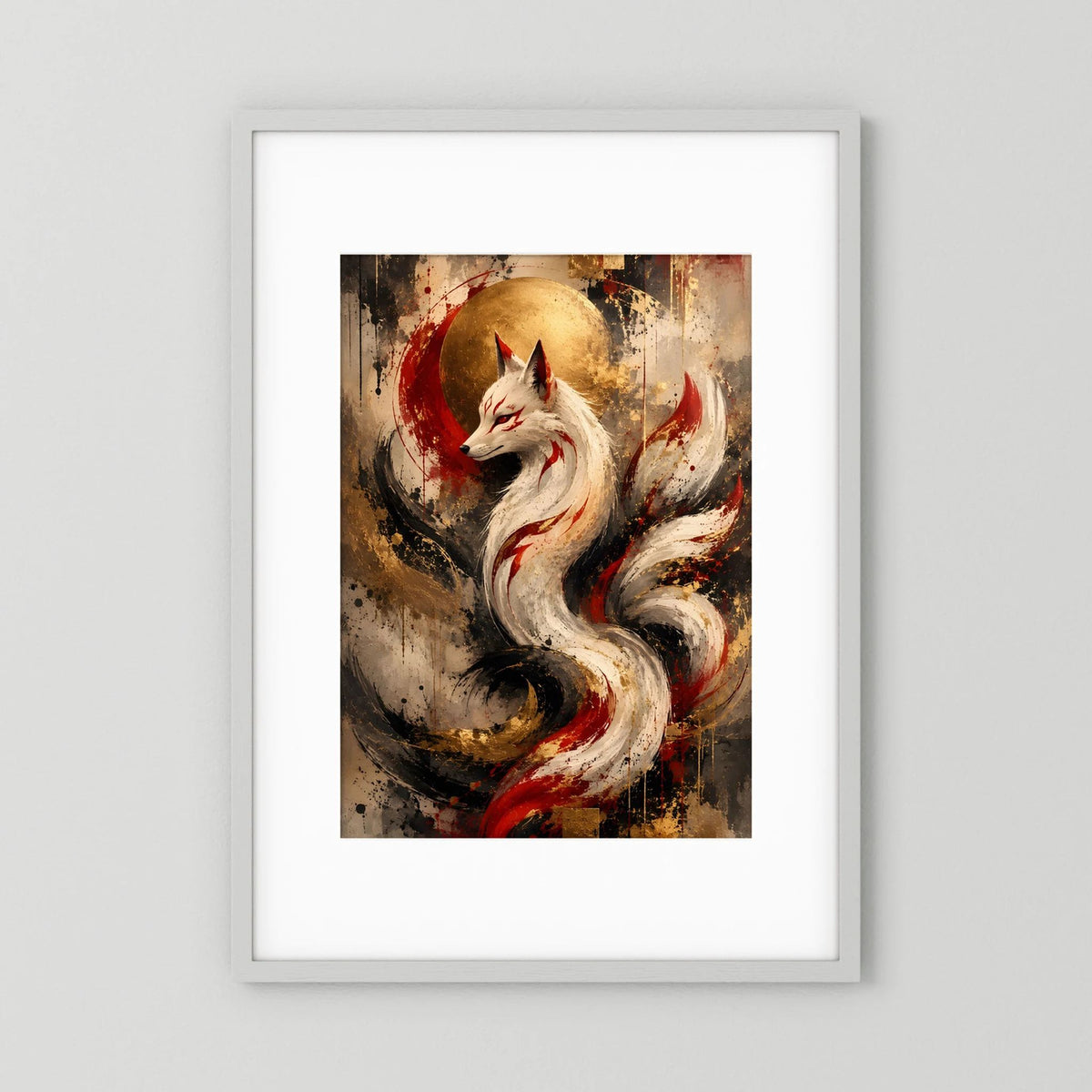 Hochformatiges Kunstdruckposter mit weiß-rot goldenem Kitsune-Fuchs auf abstraktem Hintergrund