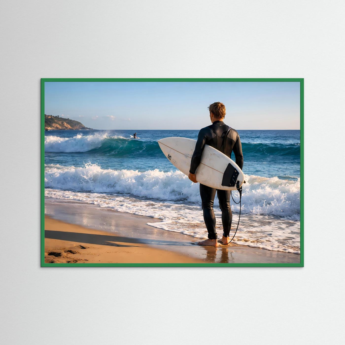 Surfer-Poster im Querformat mit Ozeanmotiv und grünem Holzrahmen