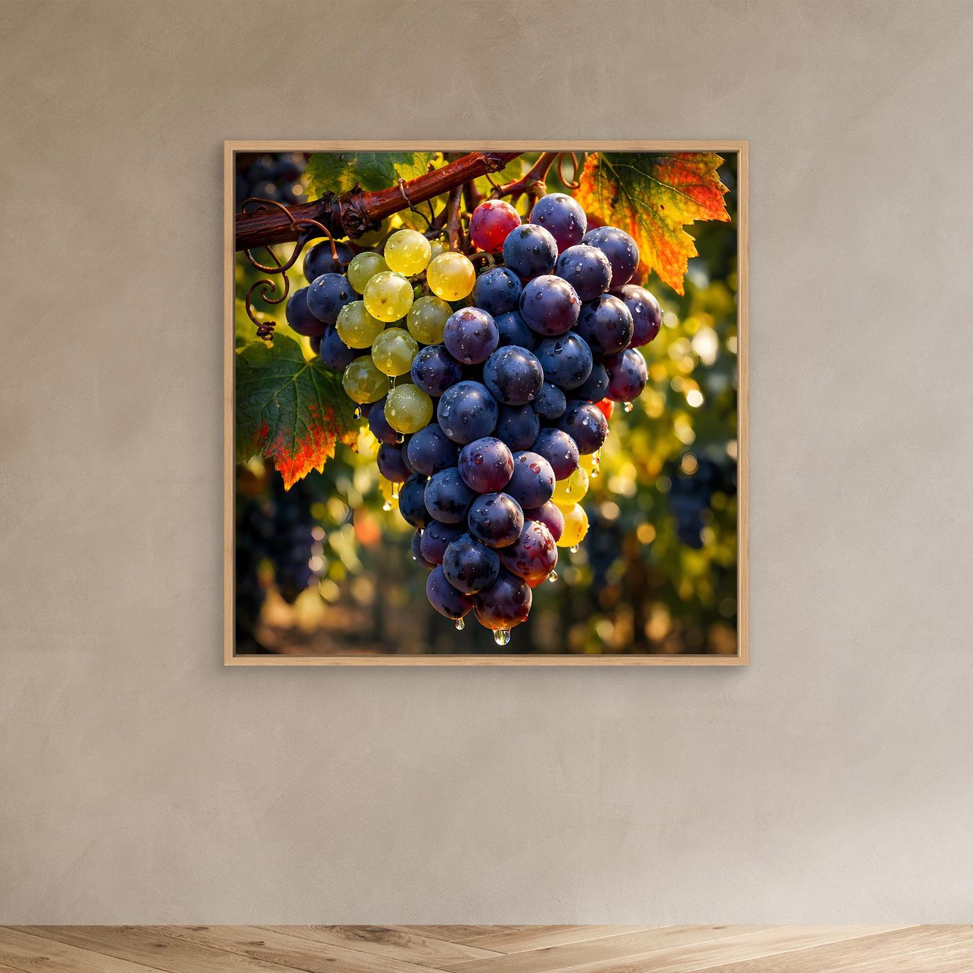 Wandbild mit Weinreben im Eiche-Rahmen: blaue und gelbe Weintrauben, Herbstlaub