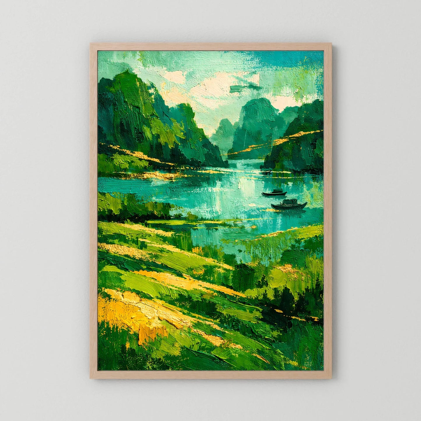 Kunstposter mit hellem Holzrahmen: abstrakte grüne Flusslandschaft mit Booten