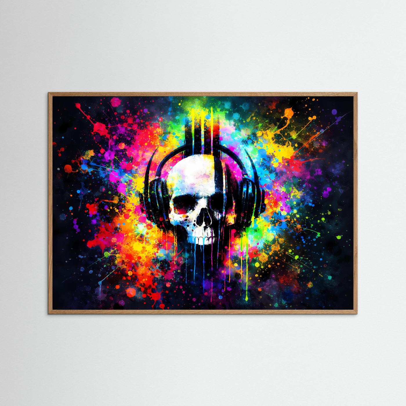Wandbild mit Totenkopf in Kopfhörern im Pop-Art-Neonstil, querformatig, hellbraun gerahmt.