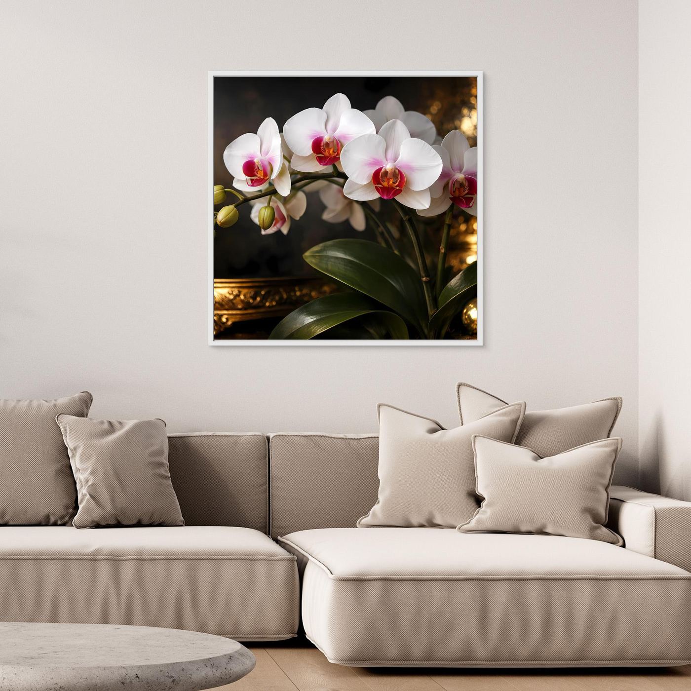 Orchideenblüten-Leinwandbild mit weißen Blüten, rosa Akzenten und grünen Blättern im dunklen Rahmen