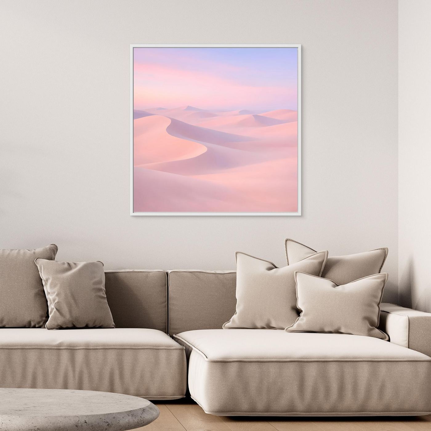 Quadratisches Leinwandbild mit Wüstendünen in Pastellrosa/Violett, weißer Rahmen