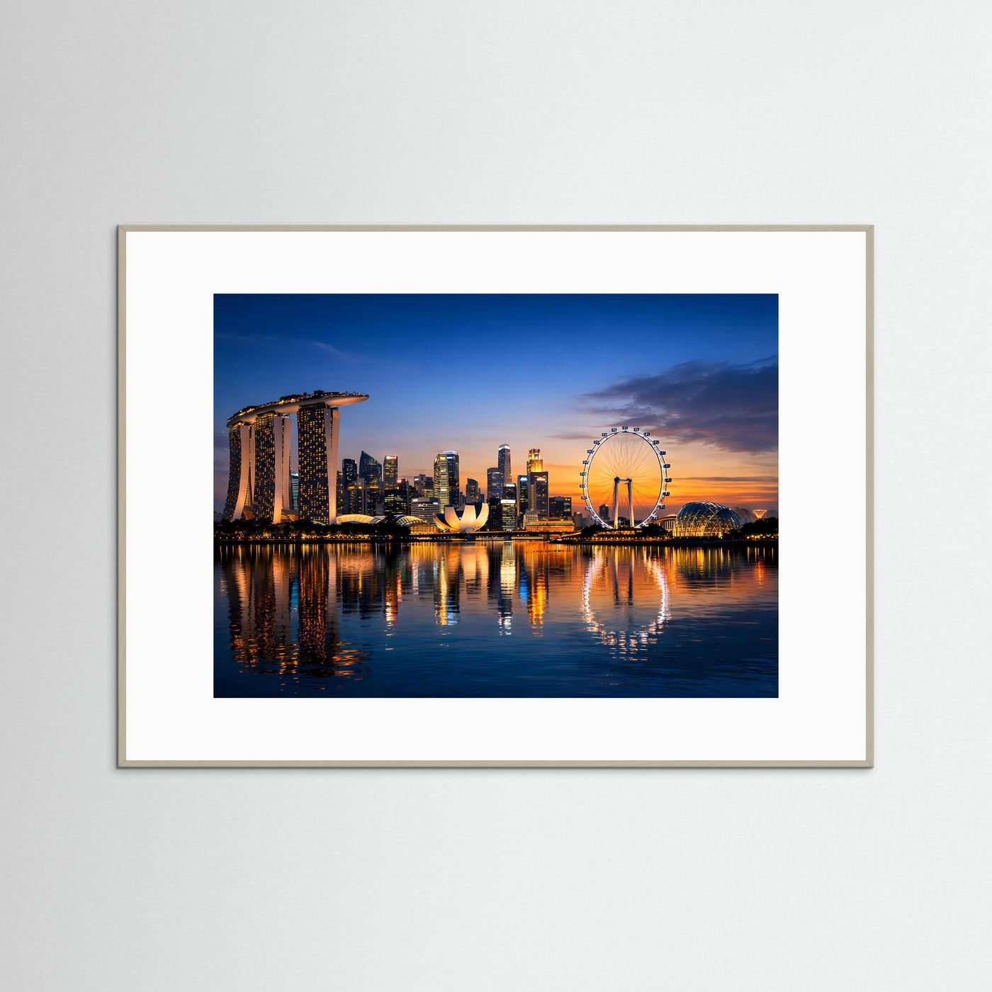 Panorama-Poster mit Skyline und Riesenrad bei Dämmerung, grau gerahmt