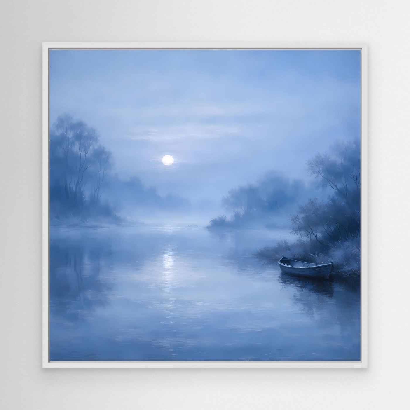 Wandbild mit blauem Fluss bei Mondlicht, Nebel und Boot; weißer Rahmen