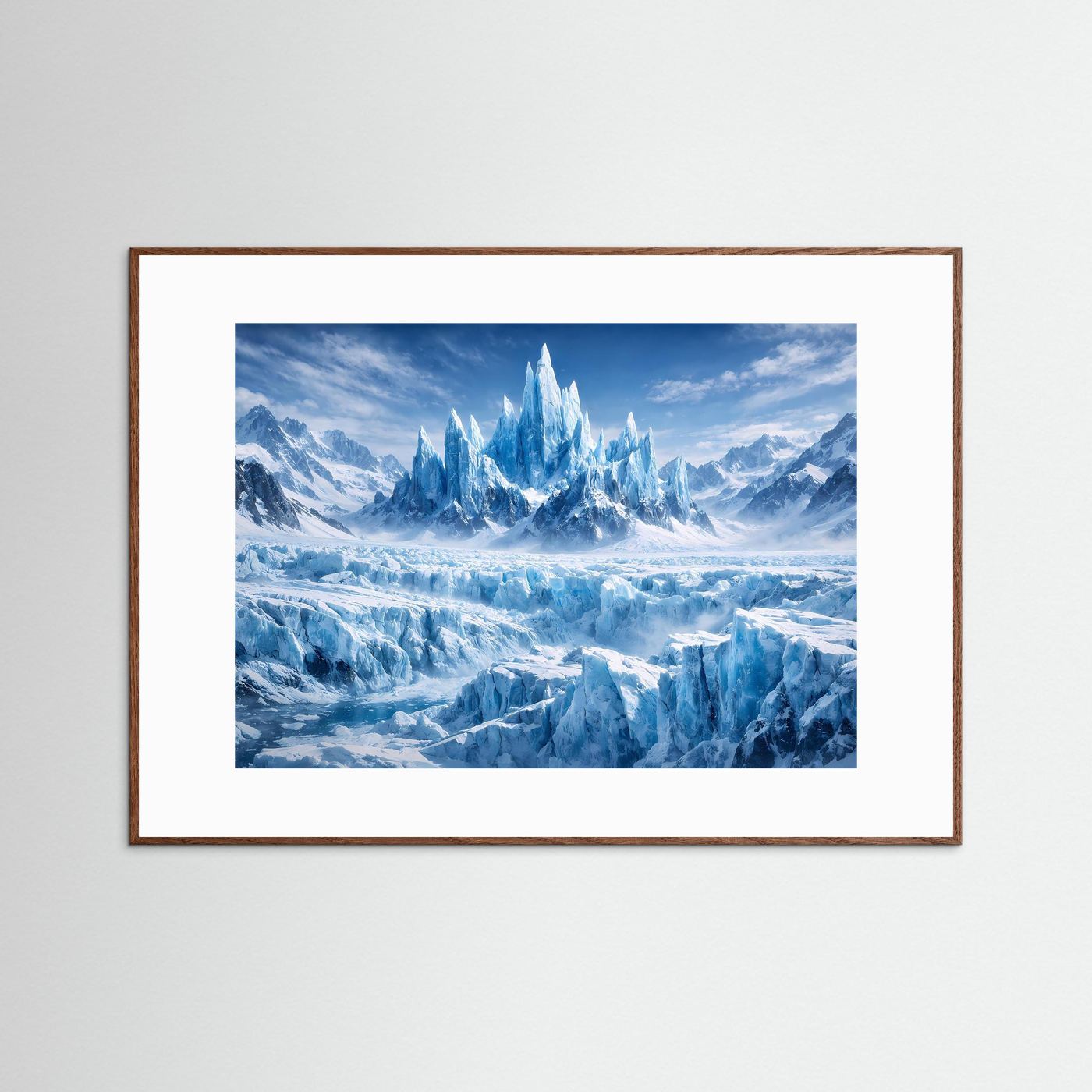 Querformatposter mit Gletscherlandschaft und Eiskristallen im dunkelbraunen Holzrahmen