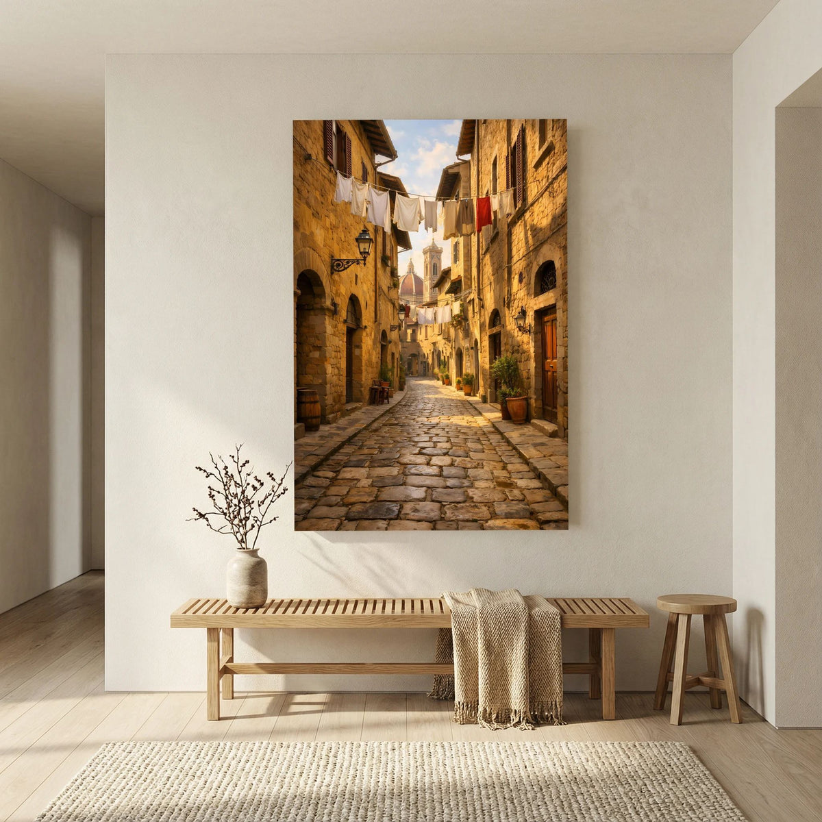 Hochformatiges Poster einer historischen Gasse mit Kopfsteinpflaster und Wäscheleinen