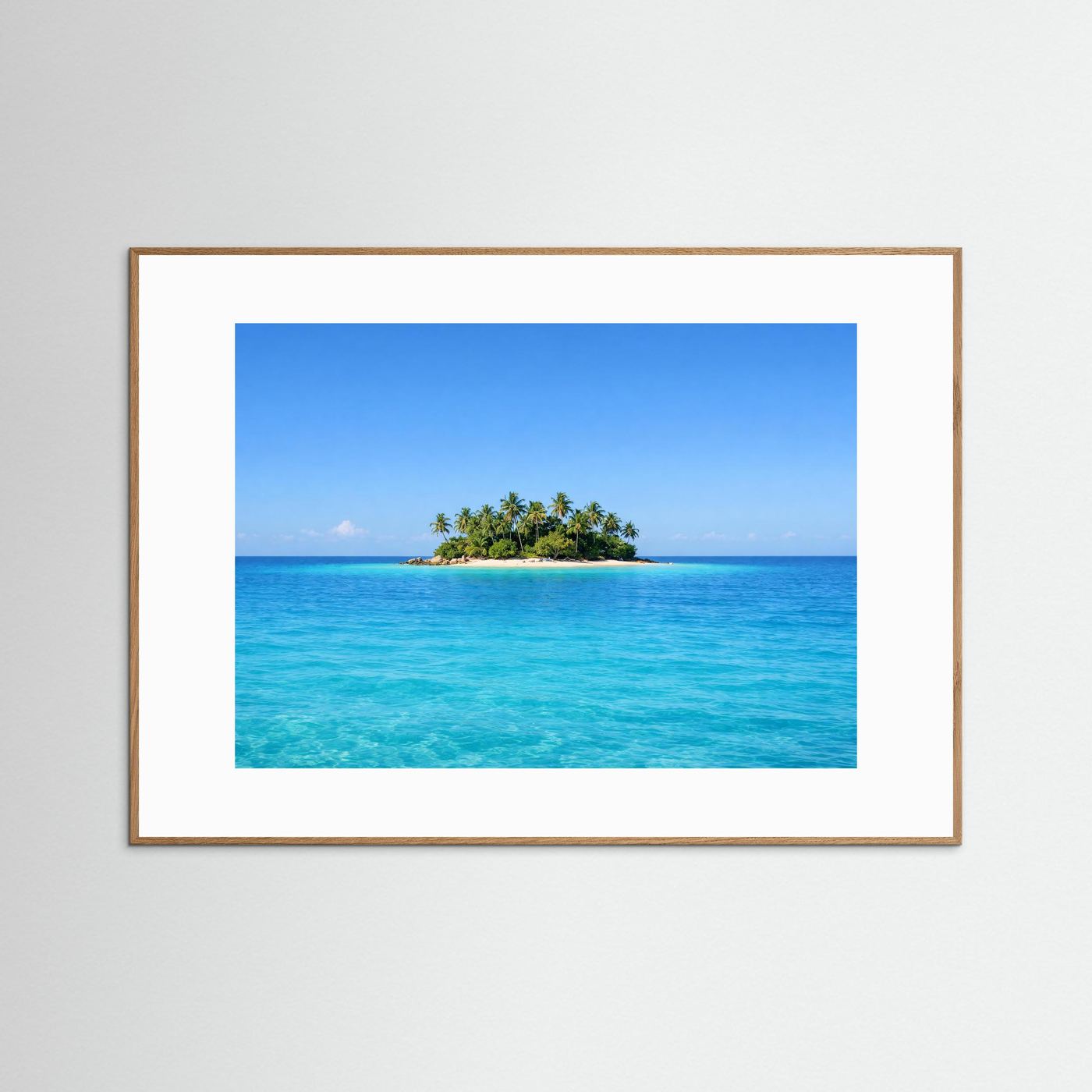 Naturposter mit Insel im türkisblauen Meer, brauner Holzrahmen