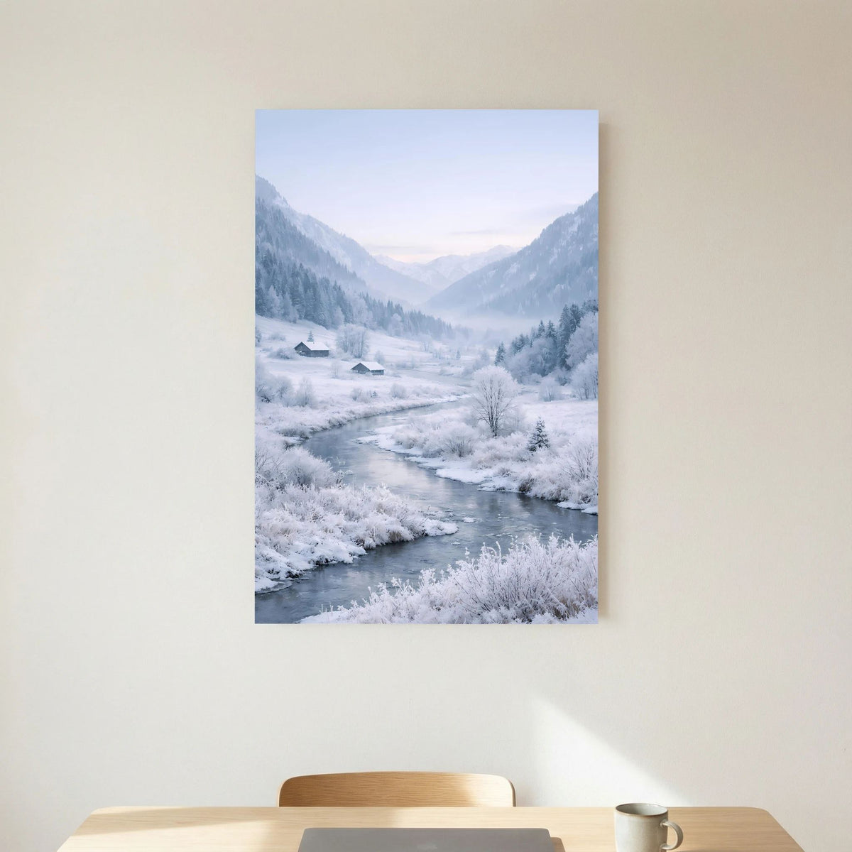Hochkant-Wandposter: verschneites Tal mit Flusslauf und Häusern, weißer Rand