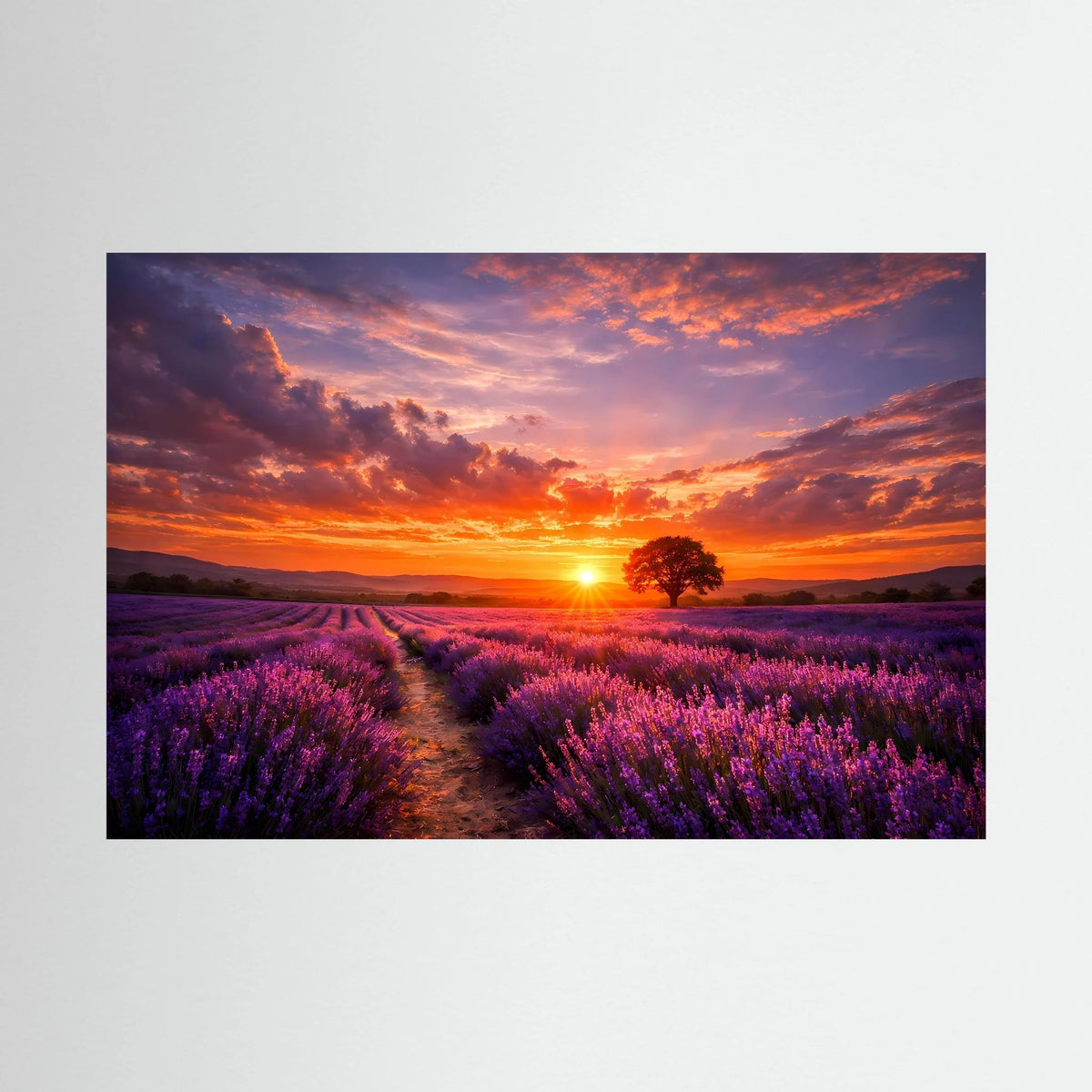 Horizontales Wandbild mit Lavendelfeld und Sonnenuntergang, sonnengleicher Blick ins Tal.