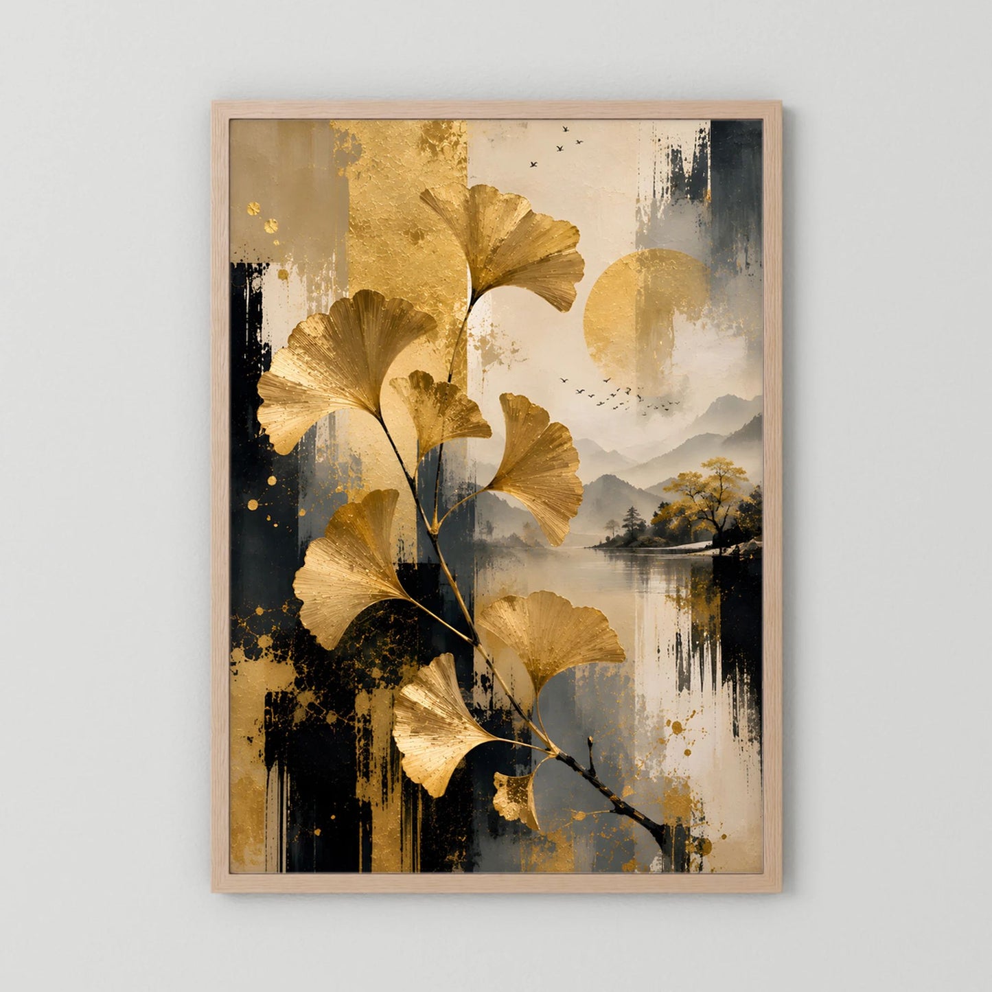 Abstraktes Ginkgo-Kunstposter im hellen Holzrahmen, goldene Blätter, beige-schwarze Akzente