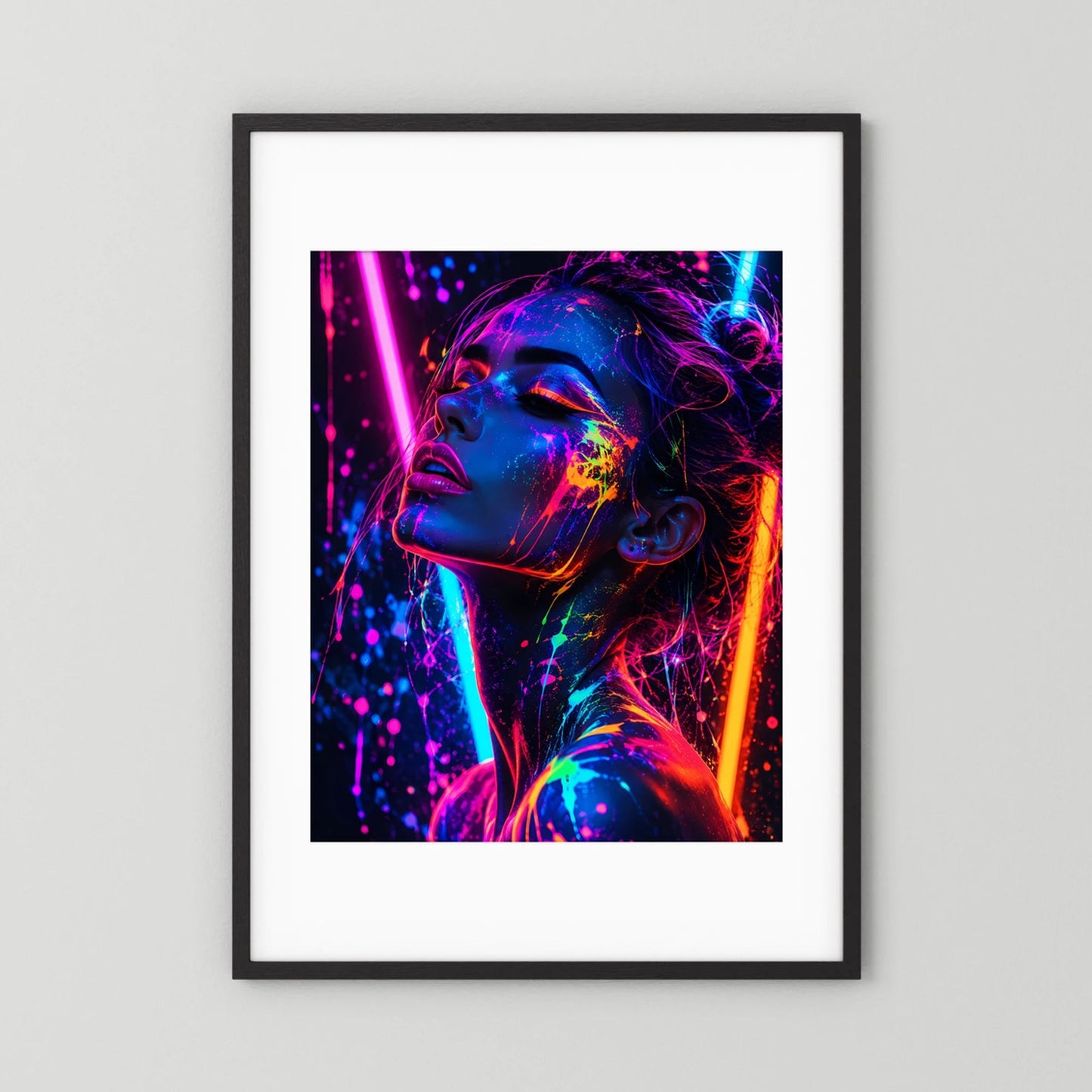Neon-Porträt-Poster mit schwarzem Rahmen und weißem Rand: Frau seitlich