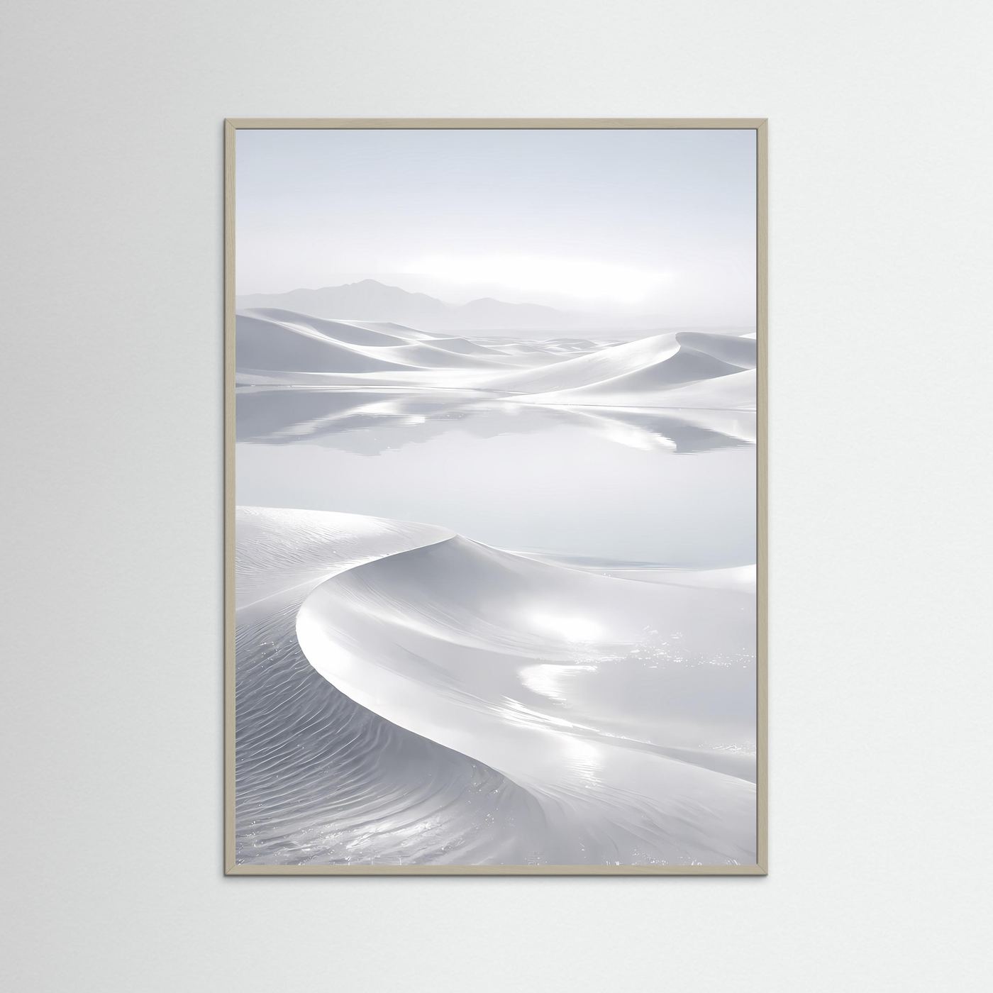 Wandposter im beigen Holzrahmen mit weißer Wüstenlandschaft und geschwungenen Dünen