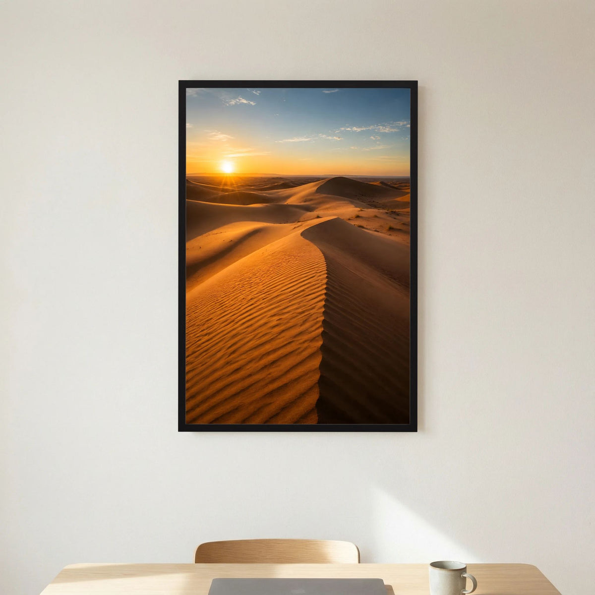 Landschaftsposter im Hochformat: goldene Dünen mit Sonnenuntergang, schwarzer Rahmen