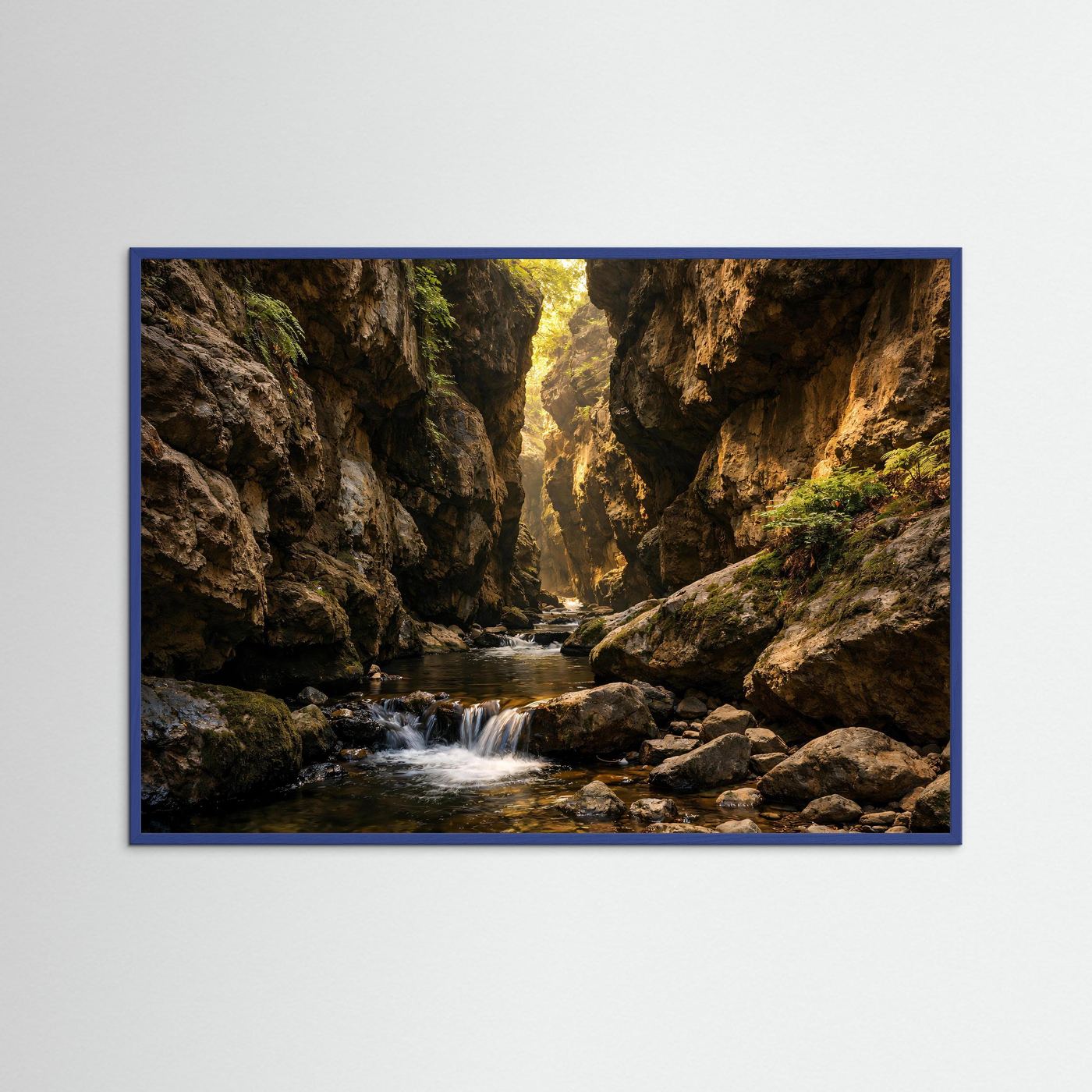 Geheimnisvolle Felsenschlucht im Sonnenlicht | Natur & Fluss Poster Querformat