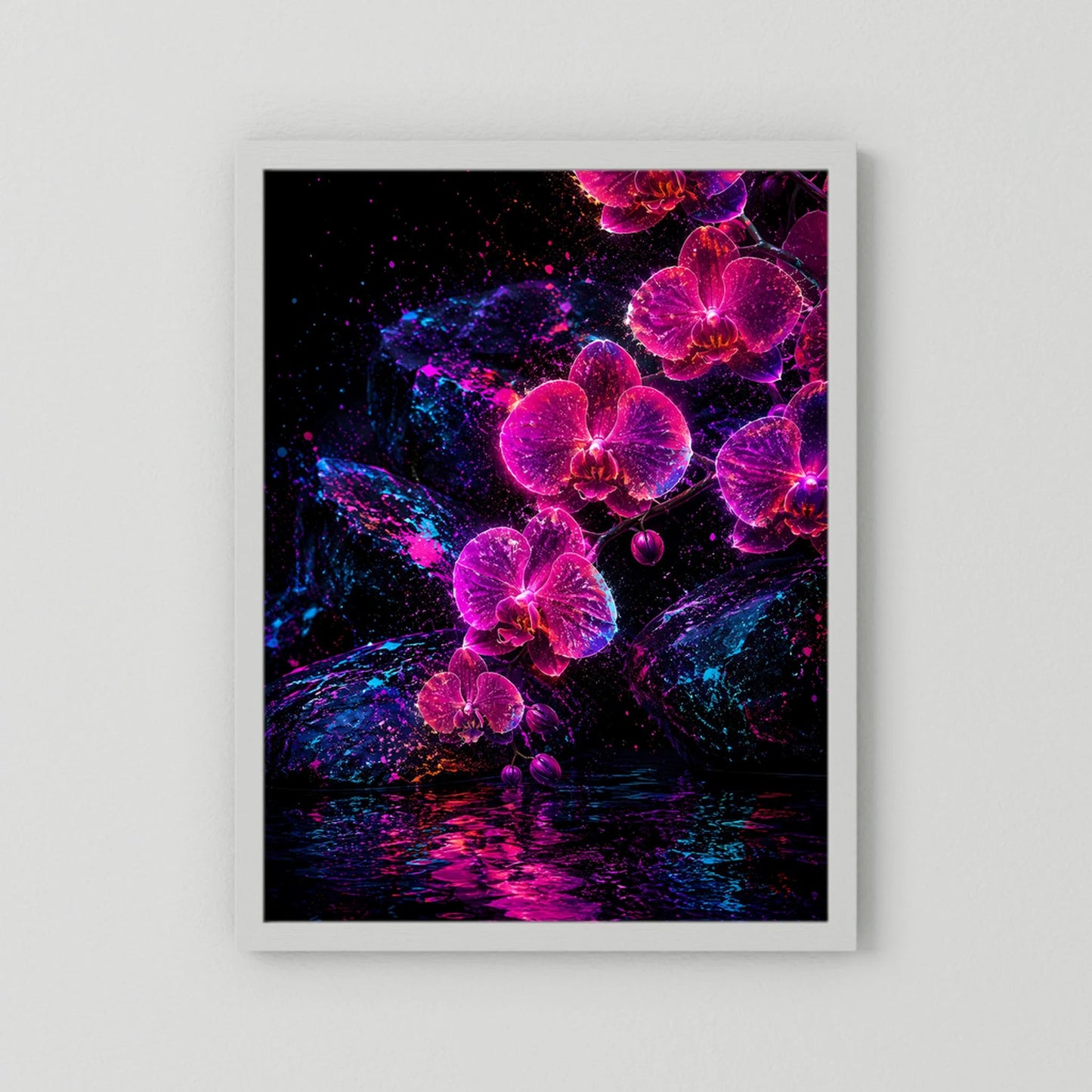 Kunstposter Hochformat mit neonpink-violetten Orchideen auf dunklem Hintergrund, weiße Umrandung