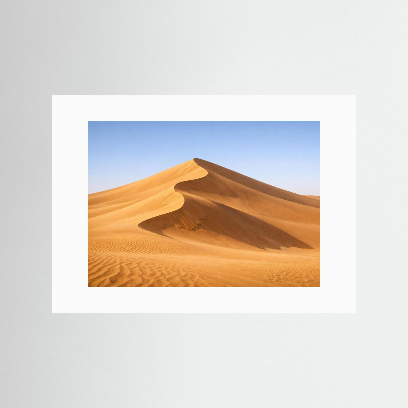 Sanfte Sanddüne in der Wüste | Dünen- & Natur-Panorama Poster Querformat