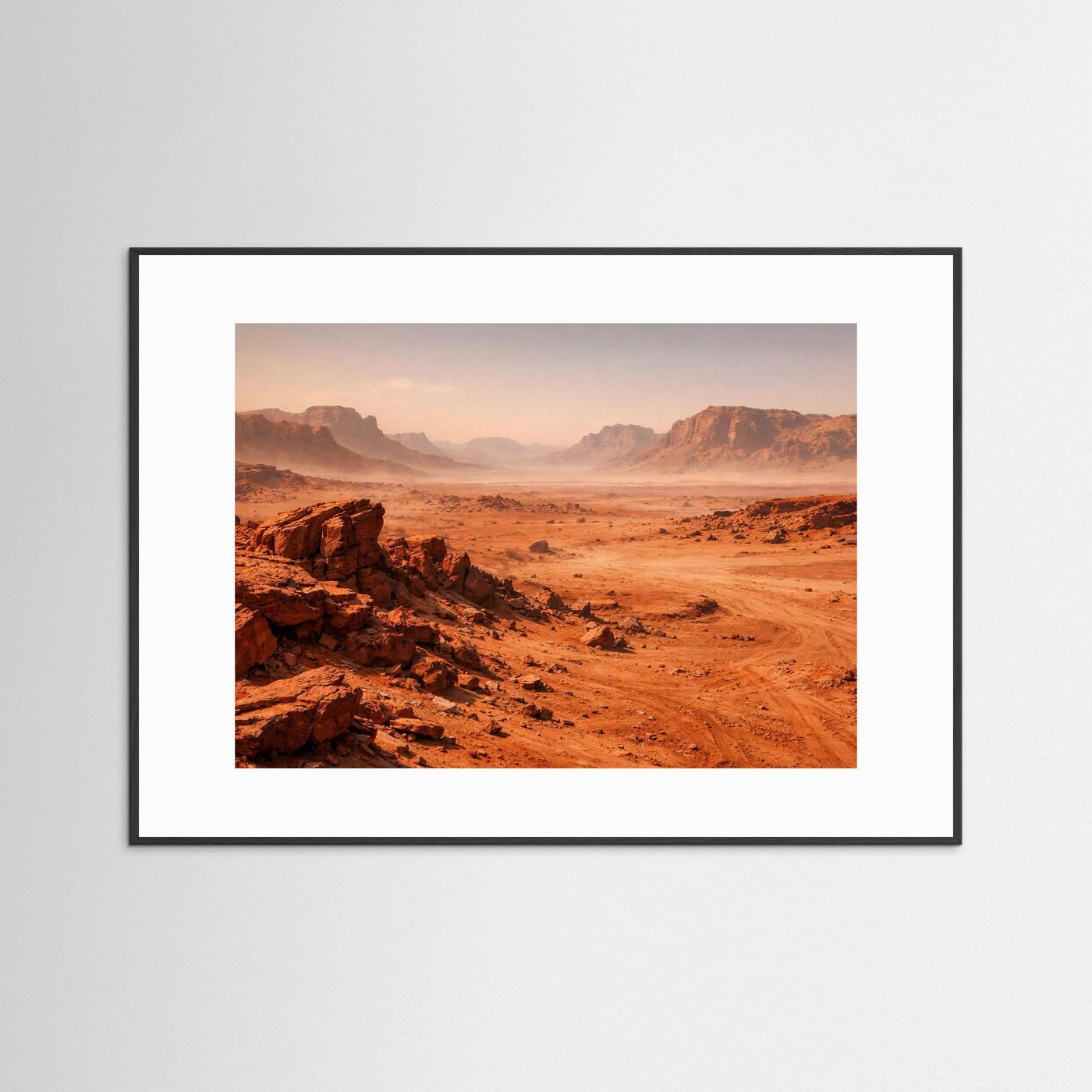 Panorama-Poster im Querformat mit roter Wüstenlandschaft, schwarz gerahmt mit weißem Passepartout