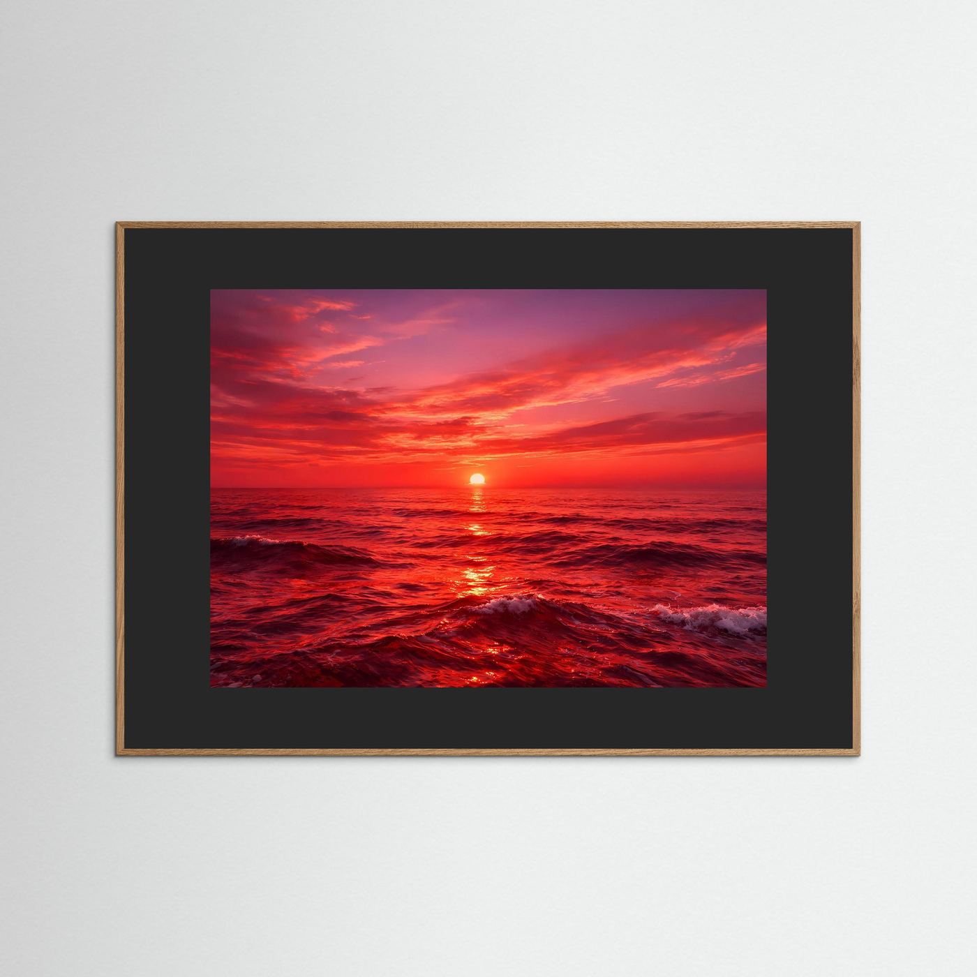 Wandbild mit Sonnenuntergang über dem Meer, dunkler Rahmen mit hellem Rand