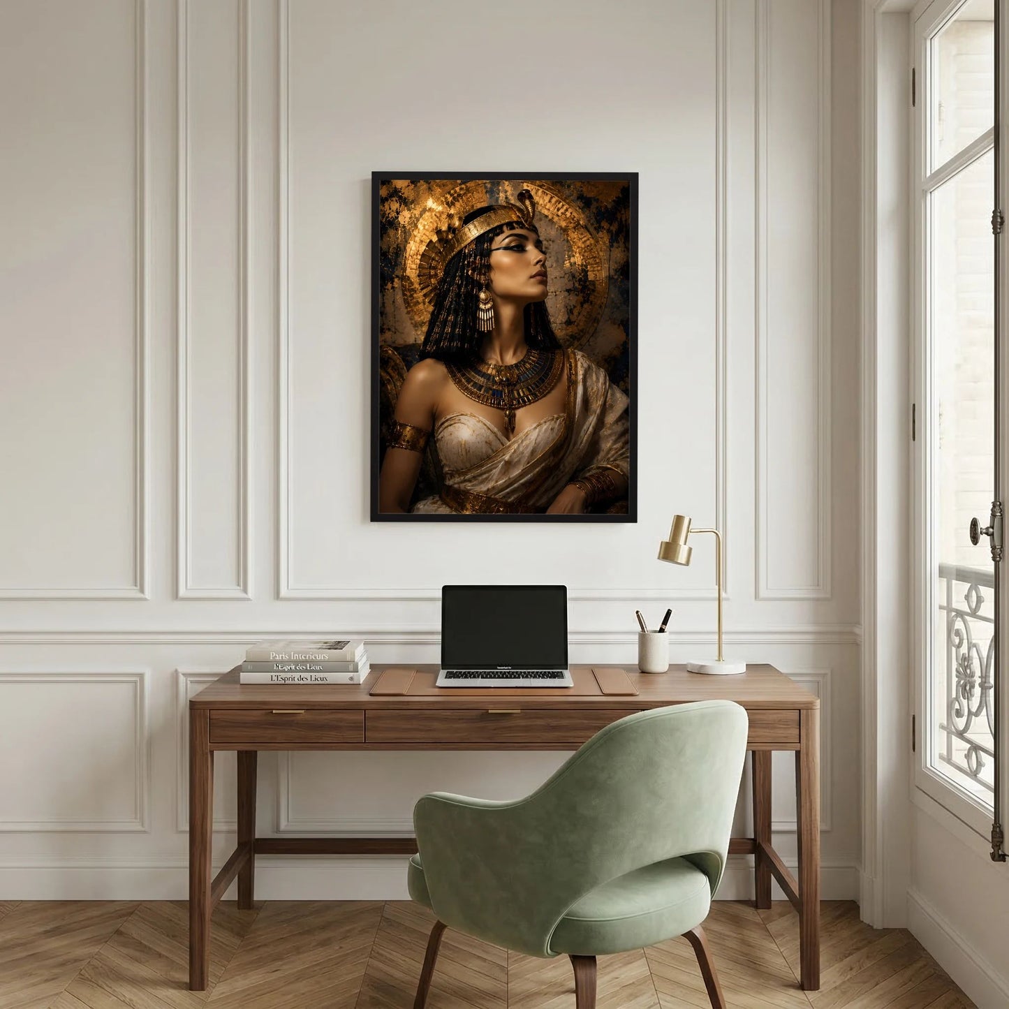 Hochformat-Poster mit Porträt einer ägyptischen Königin in Goldtönen, schwarzer Rahmen
