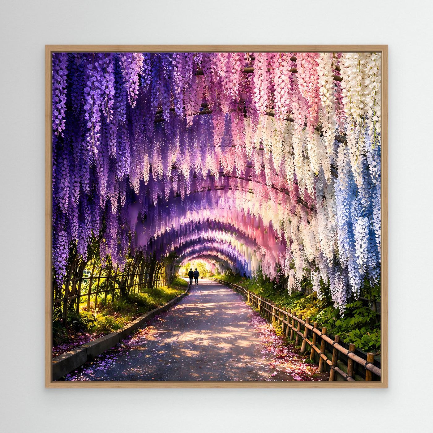 Leinwandbild mit lila Blütenregen-Tunnel über Weg, Eichenrahmen