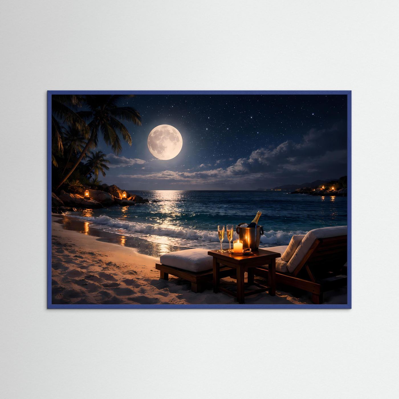 Querformatiges Strandposter mit blauem Rahmen: Vollmond am Nachthimmel, Tisch und Liegestühle