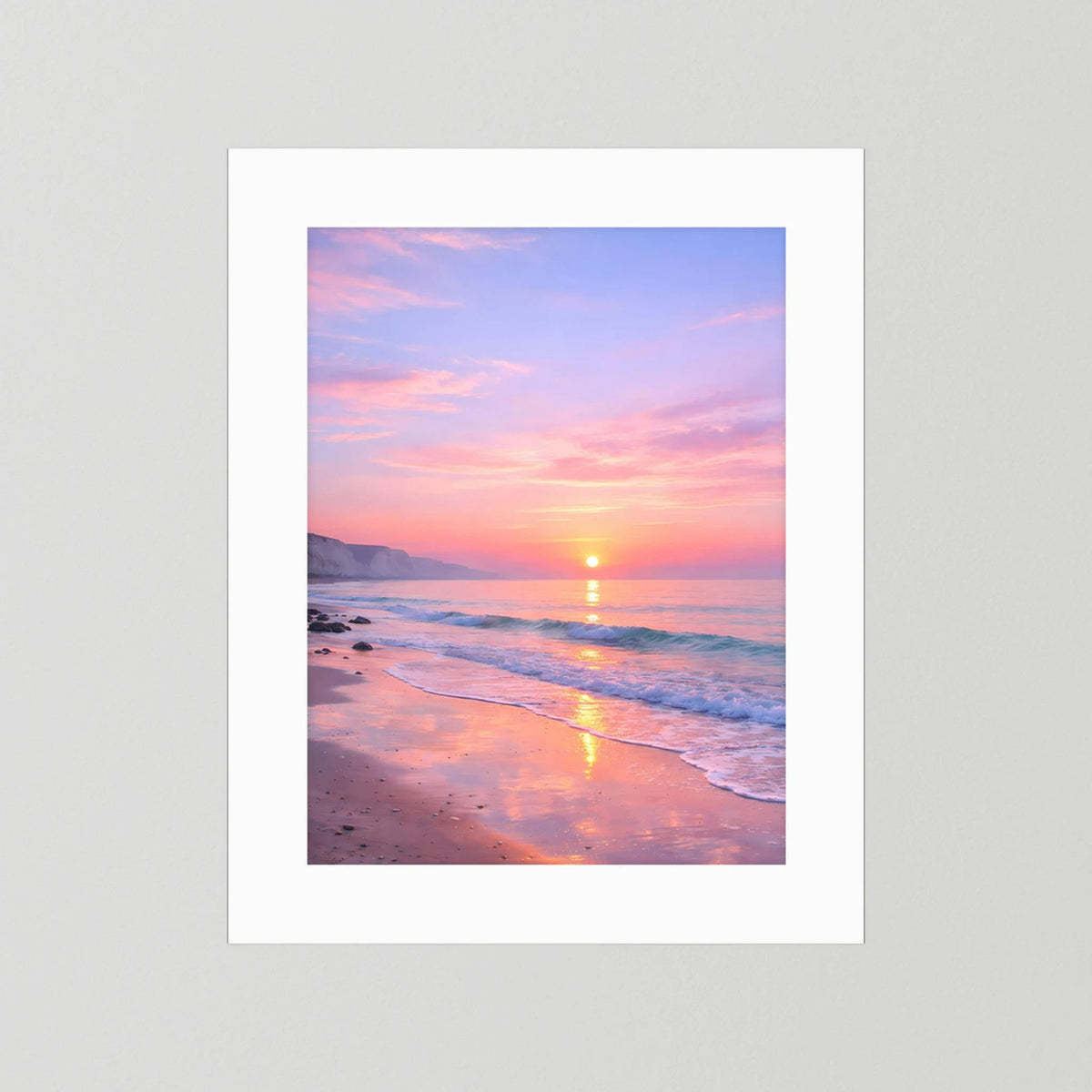 Wandbild mit weißem Passepartout: Sonnenaufgang am Meer, Pastellfarben, Hochformat