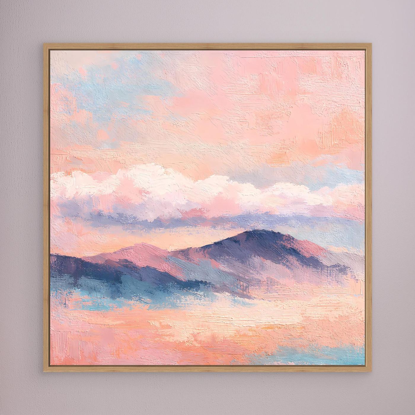 Leinwand-Wandbild mit Pastell-Bergkette und Wolken am Sonnenuntergang, goldfarben gerahmt