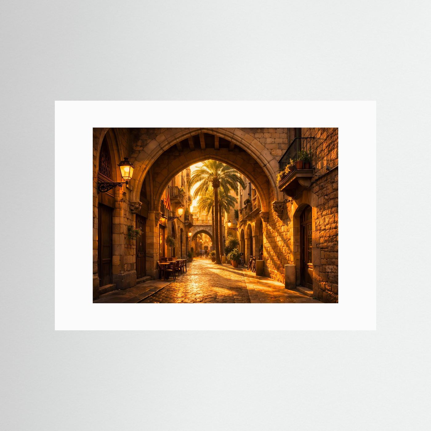 Malerische Altstadtgasse im Abendlicht | Mediterrane Architektur & Natur Poster Querformat