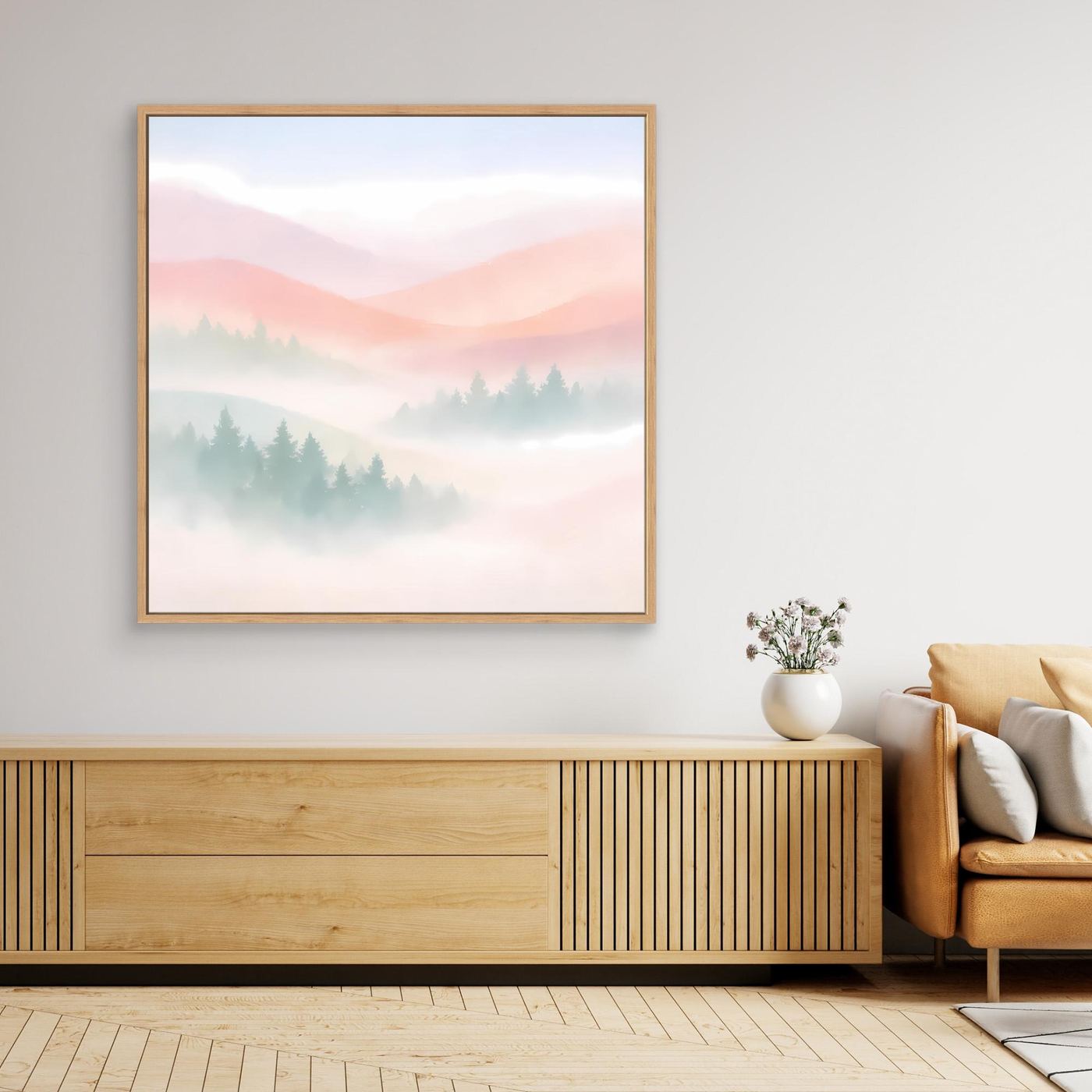 Leinwandbild im Eichenrahmen mit pastellfarbenem Bergmotiv und Morgennebel
