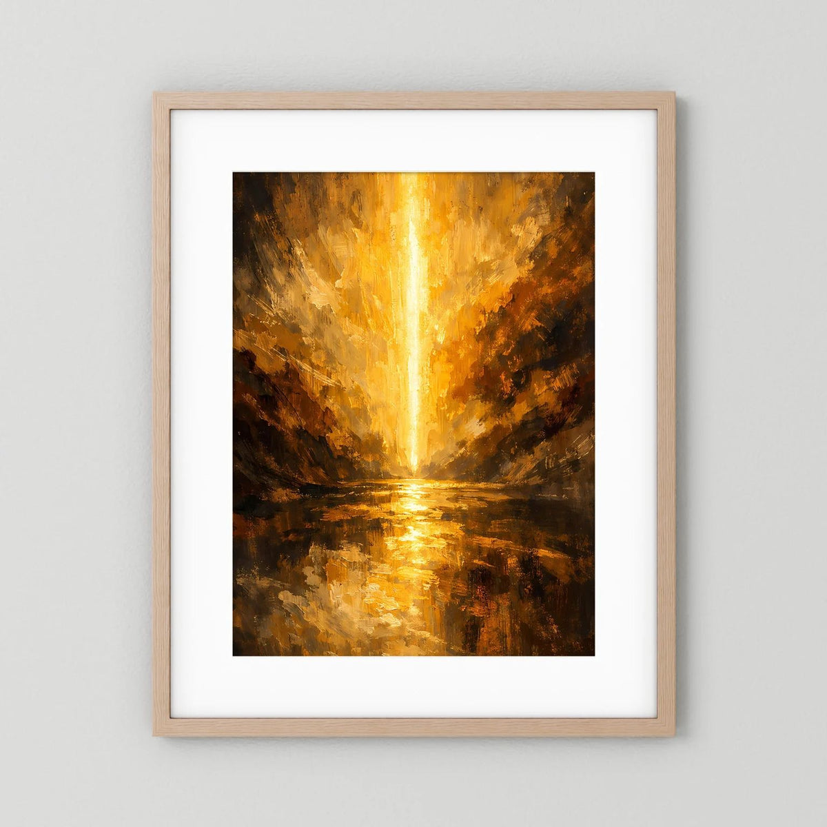 Wandposter mit hellem Holzrahmen und weißem Passepartout, gold-schwarze Schlucht mit Lichtstrahl