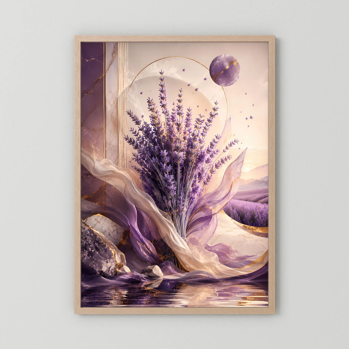 Hochformat-Poster mit dunklem Holzrahmen: Lavendelblüten in Violett und Gold, mit Violettkugel