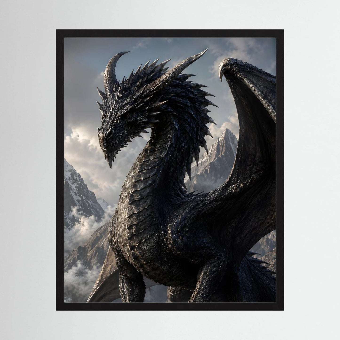 Gerahmtes Drachengemälde: schwarzer Drache mit Flügeln, hochformatig vor Berglandschaft