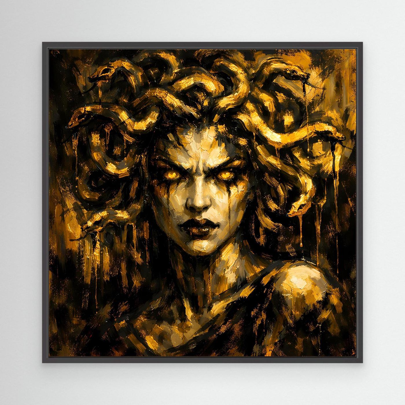 Leinwand Goldene Medusa in düsterer Optik | Modernes Mythologie Wandbild Luxus