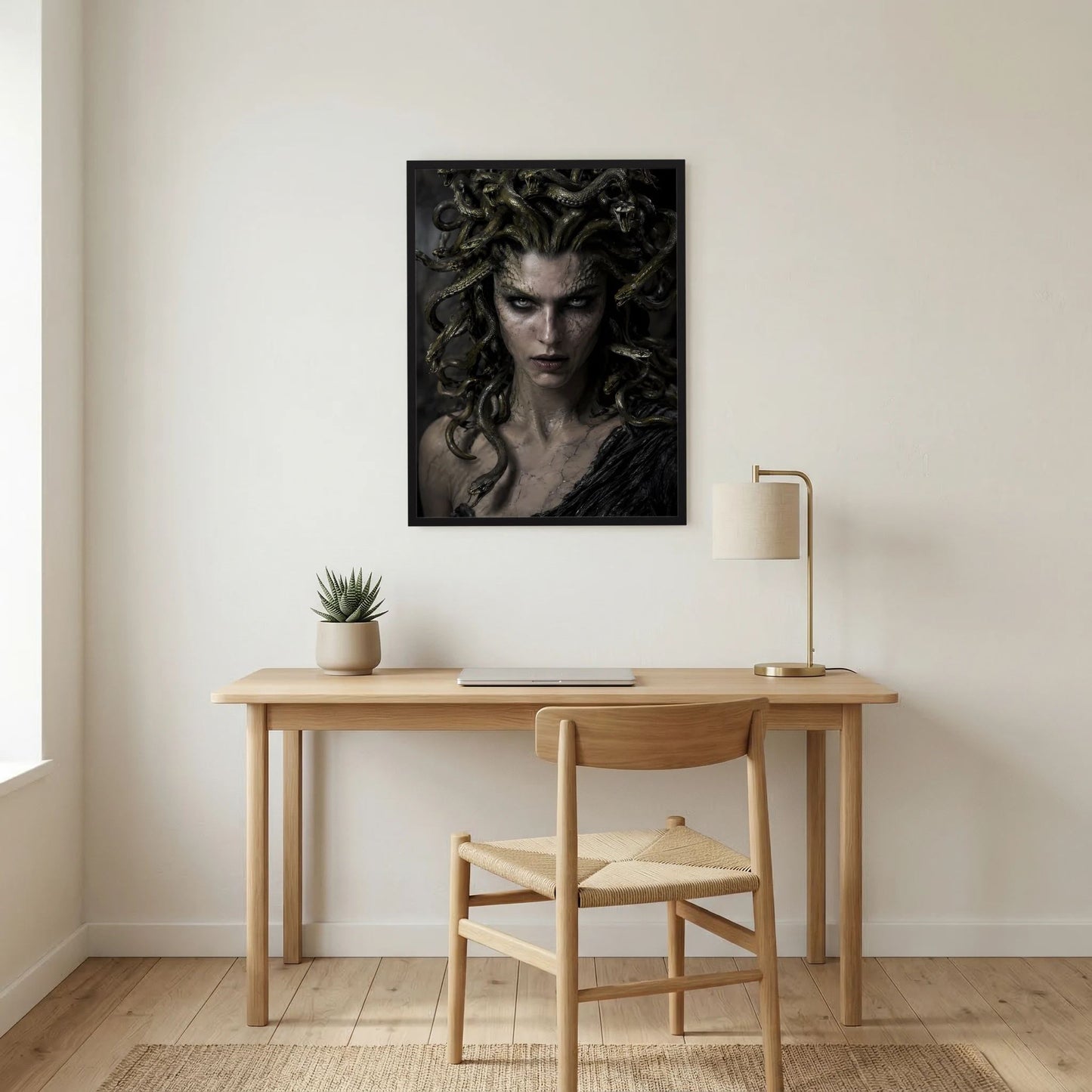 Gerahmtes Medusa-Porträtposter mit Schlangenhaaren, düsterer Gesichtsdarstellung