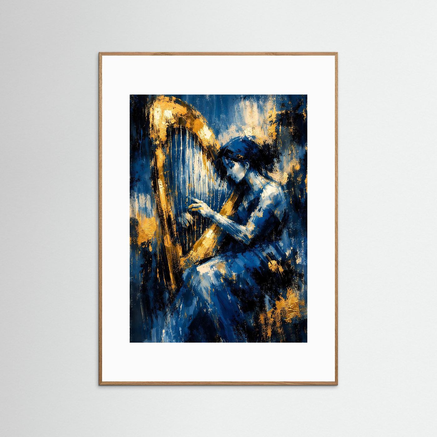 Kunstposter mit abstraktem Harfenspiel in Nachtblau, Weiß und Gold, goldbraun gerahmt