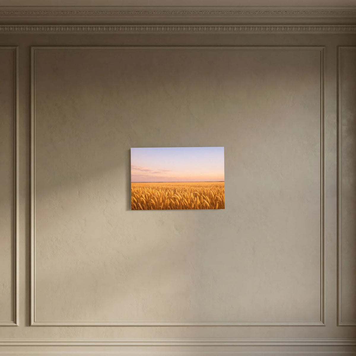 Wandbild-Poster mit goldenem Weizenfeld bei Sonnenuntergang, Querformat, rechteckig.