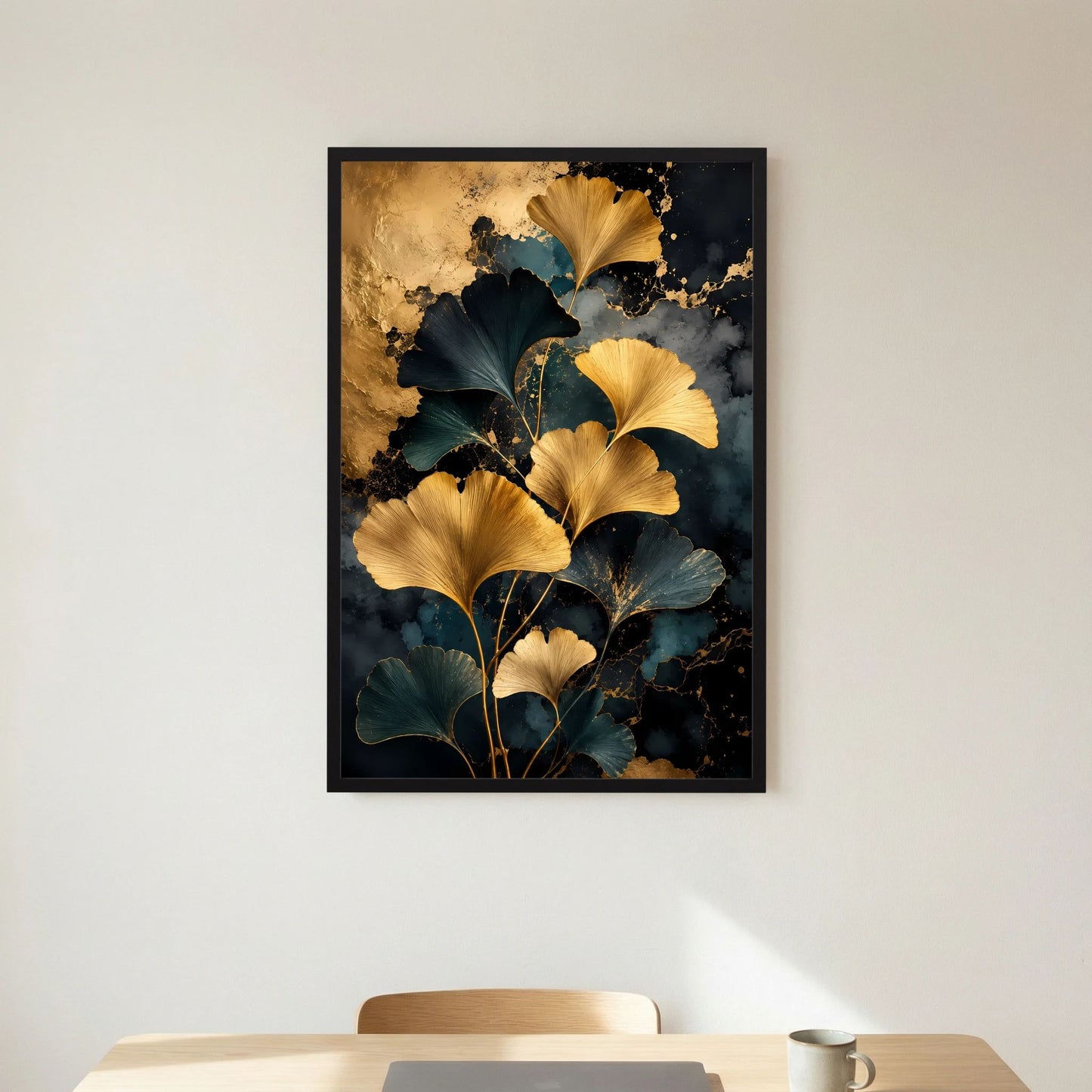 Poster mit goldenen Ginkgo-Blättern, im schwarzen Rahmen