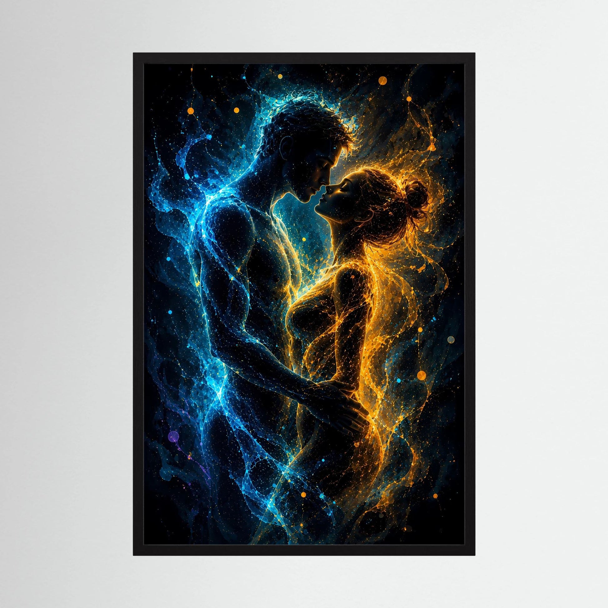 Hochformat-Poster mit abstraktem Liebespaar in Blau und Gold im schwarzen Rahmen