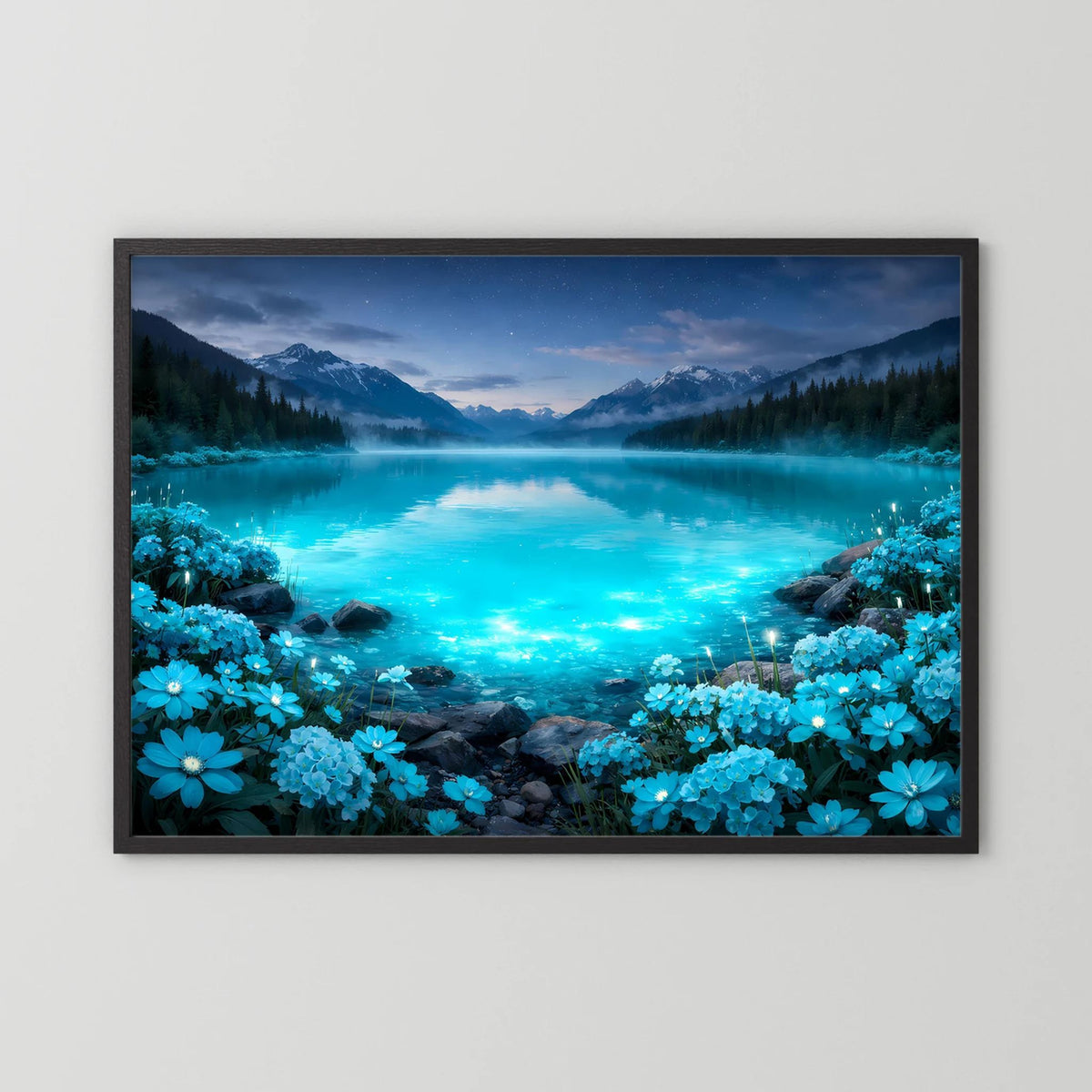 Gerahmtes Querformat-Poster mit blau leuchtendem Bergsee und blauen Blüten