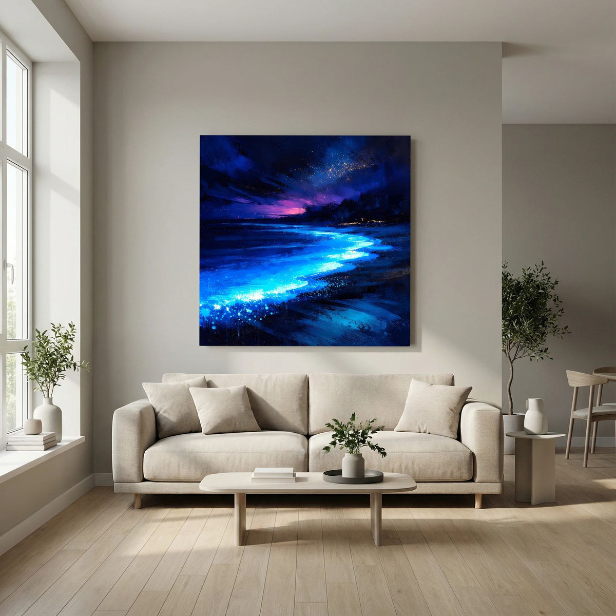Leinwandbild Strandnacht im Wohnraum: blau leuchtendes Wasserband und violetter Nachthimmel.
