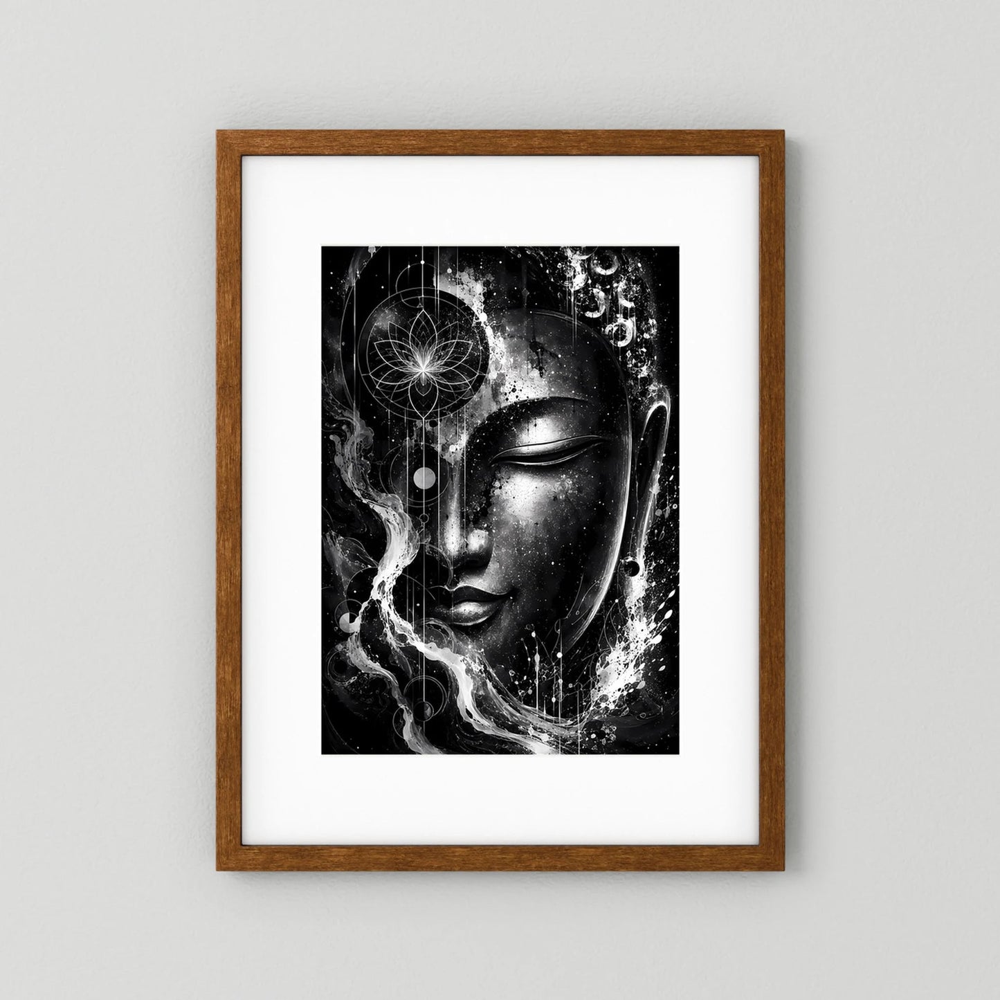 Poster mit abstraktem Buddha-Gesicht in Schwarzweiß, brauner Holzrahmen mit weißem Rand