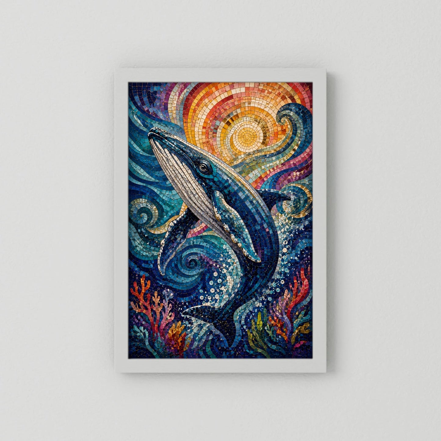 Poster mit Delfin-Mosaik in Blau, runde Sonne und Korallen, Hochformat, ohne Rahmen
