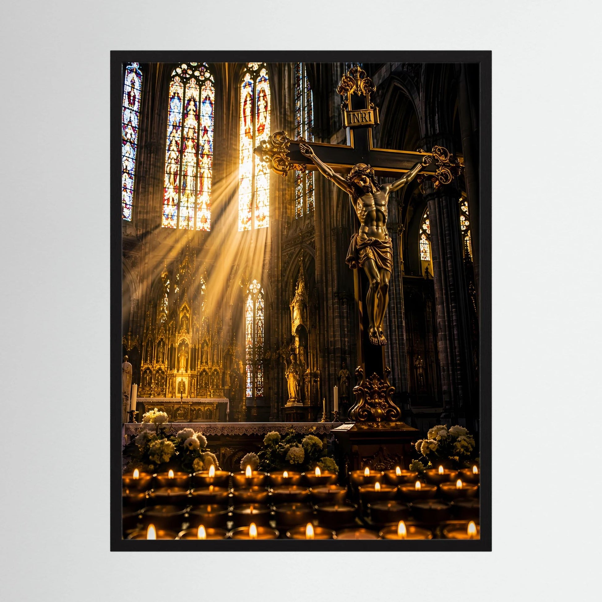 Poster im schwarzen Rahmen: Jesus am Kreuz, bunte Kirchenfenster, Lichtstrahlen
