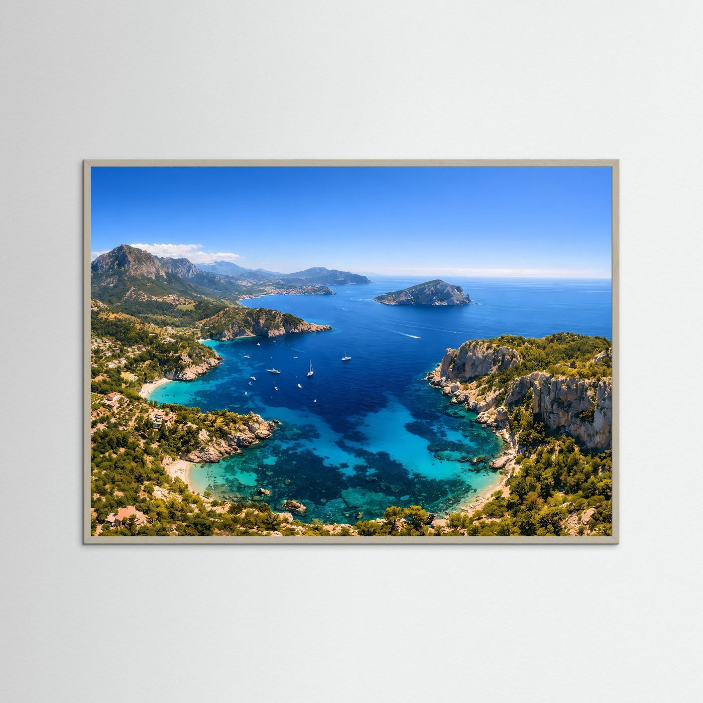 Atemberaubende Mittelmeerbucht von oben | Panorama Küste & Meer Poster Querformat